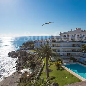 acapulco-playa-nerja-407-planta-superior.hotelsinnerja.org/